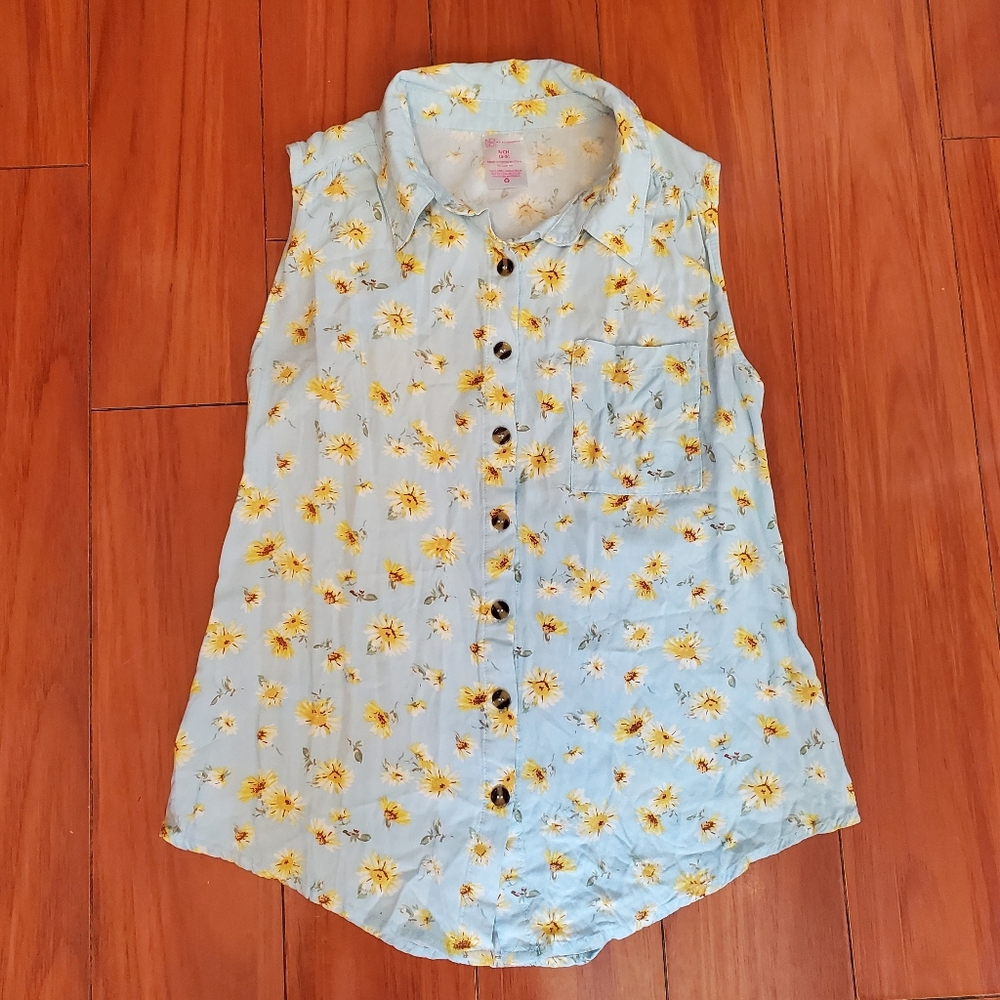 No Boundaries sleeveless button up top